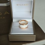 Кольцо Bvlgari B.zero1 белая керамика, розовое золото 750 (размер: 17) Кольцо Bvlgari B.zero1 белая керамика, розовое золото 750 (размер: 17)