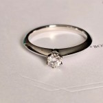 Кольцо Tiffany & Co Solitaire с бриллиантом 0,18 Ct. Кольцо Tiffany & Co Solitaire с бриллиантом 0,18 Ct.