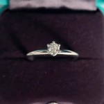 Кольцо Tiffany & Co Solitaire с бриллиантом 0,22 Ct. Кольцо Tiffany & Co Solitaire с бриллиантом 0,22 Ct.